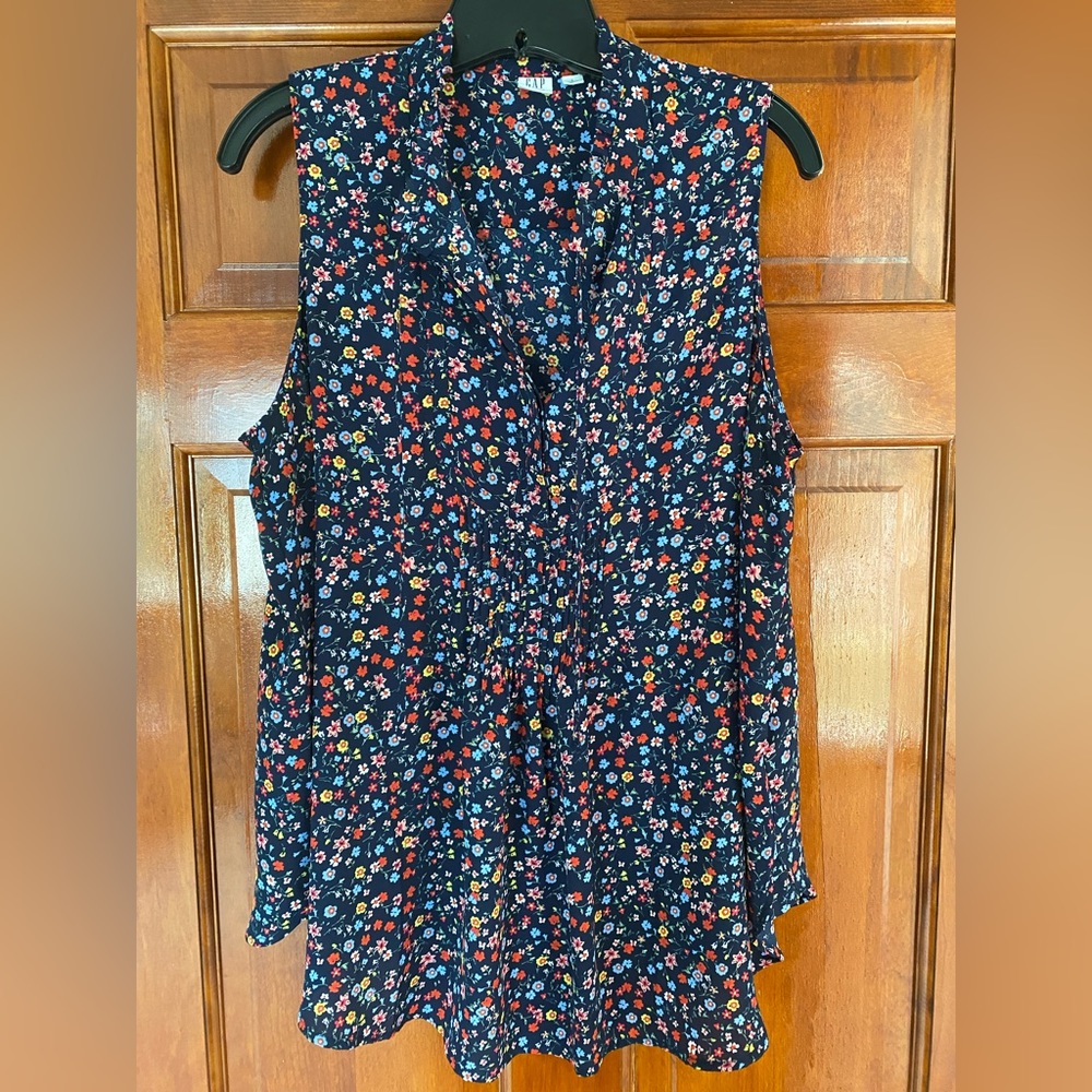 Gap maternity size L navy floral sleeveless top
